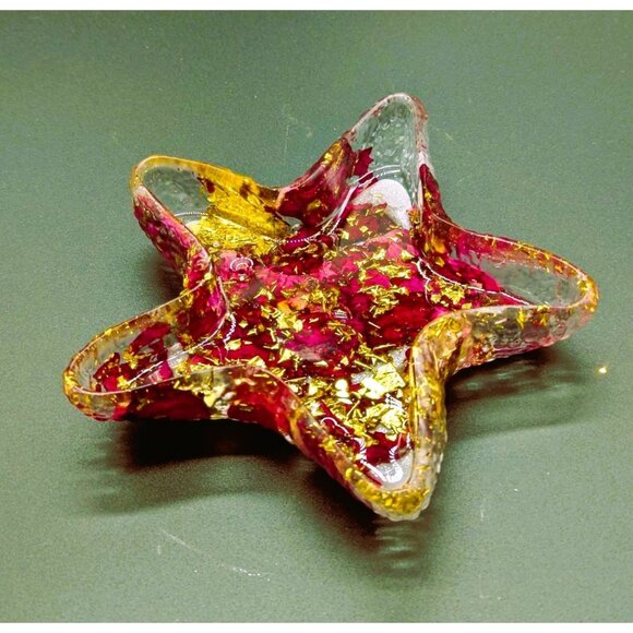 Handmade Star-Shaped Resin Trinket Dish With Rose Petals & Gold Flakes - Picture 3 of 7